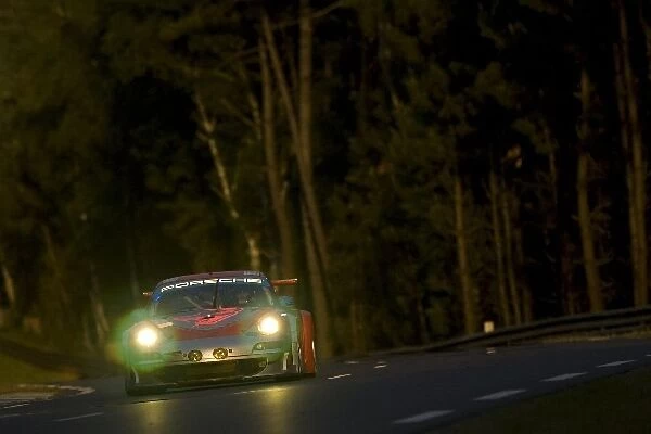 Le Mans 24 Hours: Jorg Bergmeister  /  Seth Neiman  /  Darren Law Flying Lizard Motorsport Porsche 997 GT3 RSR