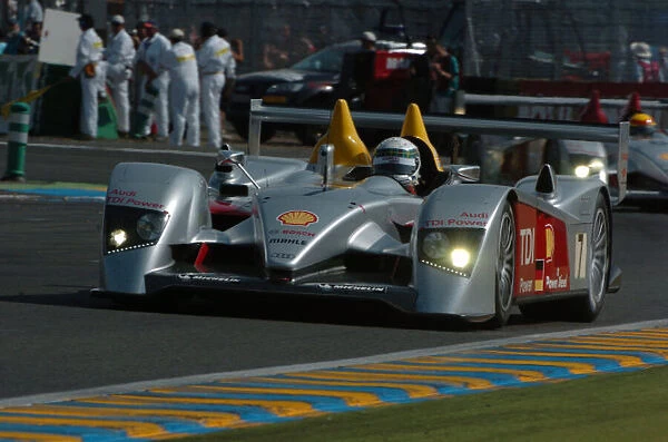 Le Mans-6  /  17  /  06-Allan McNish and Frank Biela, leading the race in the Audi R10s