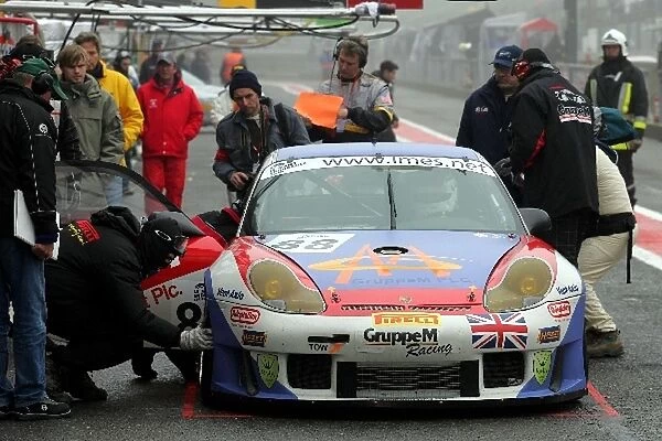 Le Mans Endurance Series: Tim Sugden GruppeM Racing Porsche 911 GT3-RS in the pit lane