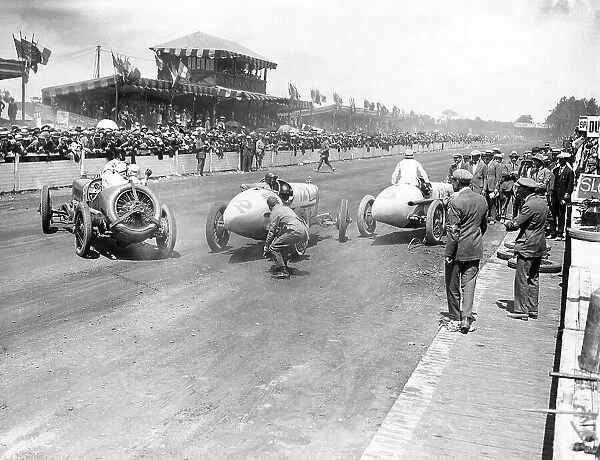Le Mans, France. 26 July 1921: Henry Segrave avoids Jimmy Murphy and Andre Dubonnet in the pits. Murphy finished in 1st position