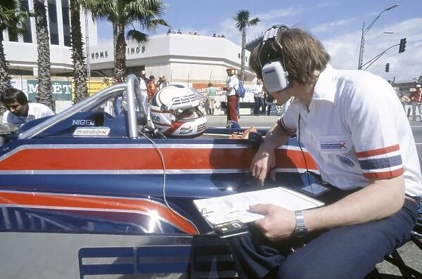 Long Beach, California, USA. 13-15 March 1981: Nigel Mansell in the pits
