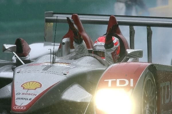 M. Werner): Audi R10 TDI celebrates as he crosses the line to win