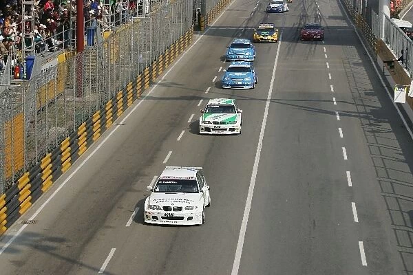 Macau WTCC Guia Touring Cars: Duncan Huisman BMW Team Holland leads Andy Priaulx BMW Team UK and Alain Menu Chevrolet