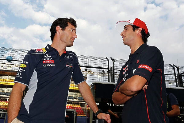 Marina Bay Circuit, Singapore. 19th September 2013. Mark Webber, Red Bull Racing, talks to Daniel Ricciardo, Toro Rosso. World Copyright: Steven Tee / LAT Photographic. ref: Digital Image _L0U0513