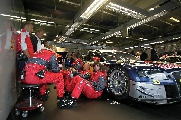 DTM. Mechanics of Mattias Ekstrom (SWE), Red Bull Audi A4 DTM (2009).