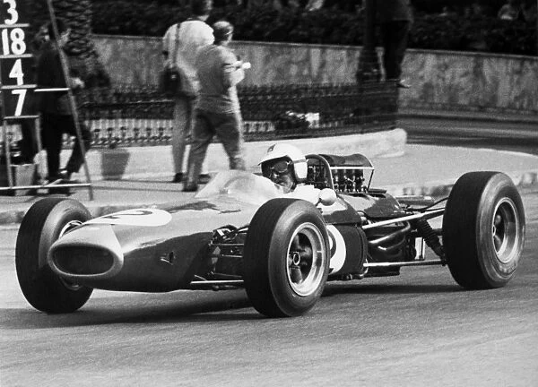 Monte Carlo, Monaco. 28-30 May 1965: Denny Hulme, Brabham BT7, 8th position, action