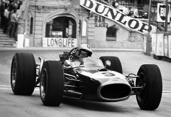 Monte Carlo, Monaco. 7 May 1967: Denny Hulme, Brabham BT20-Repco, 1st position, action