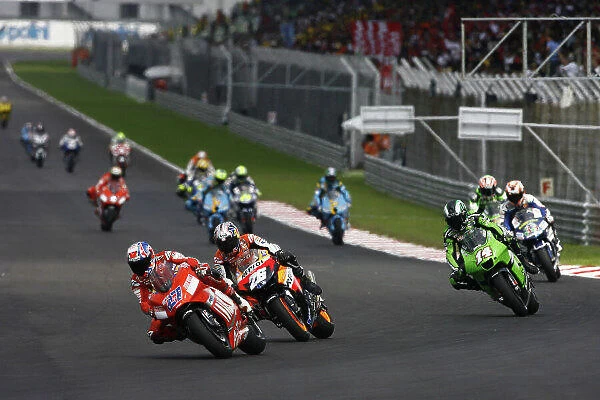 MotoGP. Casey Stoner (AUS), Marlboro Ducati Desmosedici leads.