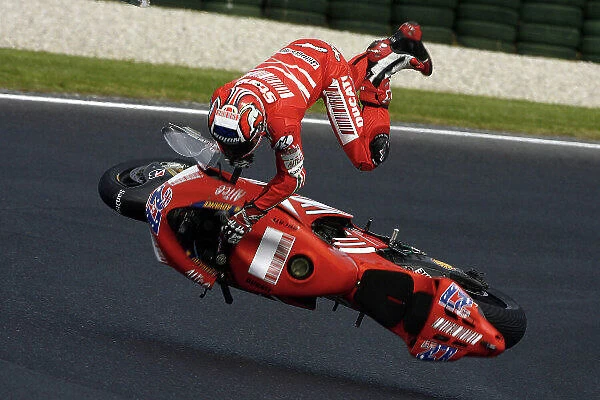MotoGP. Casey Stoner (AUS), Marlboro Ducati Desmosedici, falls off his bike.