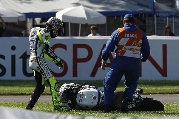 MotoGP. Valentino Rossi (ITA), FIAT Yamaha crashes.