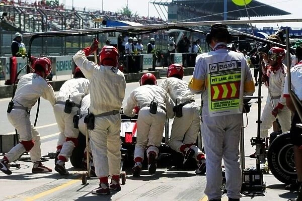 GP2. Nico Rosberg (FIN) ART makes a pit stop.