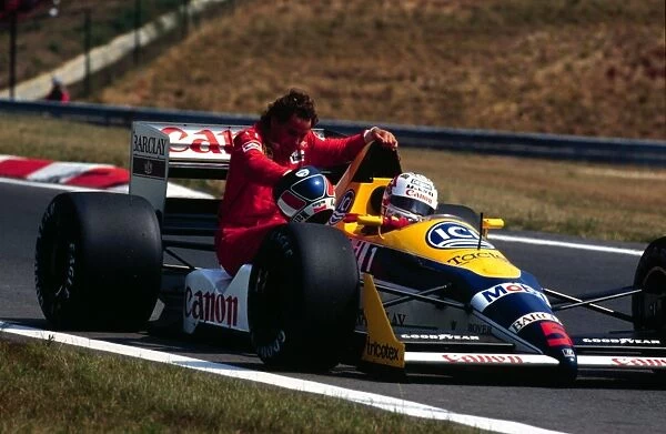 Nigel Mansell, Williams Judd, gives Gerhard Berger a lift back to the pits