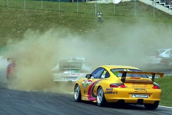 Porsche Supercup: Dust aplenty at the start