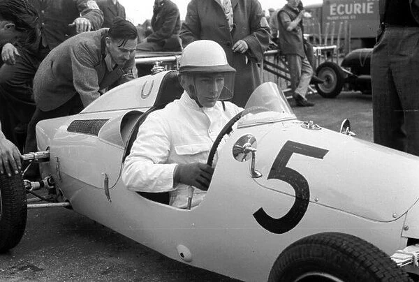 RAC 500CC RACE 2 OCTOBER 1948 BRITISH GP MEETING SILVERSTONE A YOUNG STIRLING MOSS