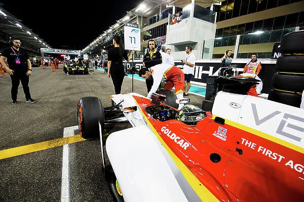 Race One. 2017 FIA Formula 2 Round 11.. Yas Marina Circuit