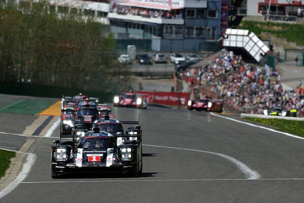Race Start Timo Bernhard  /  Mark Webber  /  Brendon Hartley - Porsche Team Porsche 919