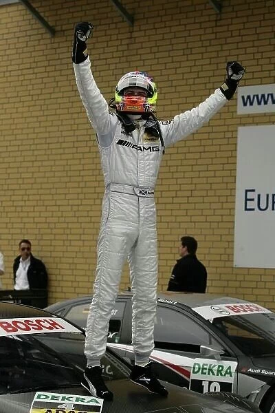DTM. Race winner Paul di Resta (GBR) AMG Mercedes C-Klasse (2008).