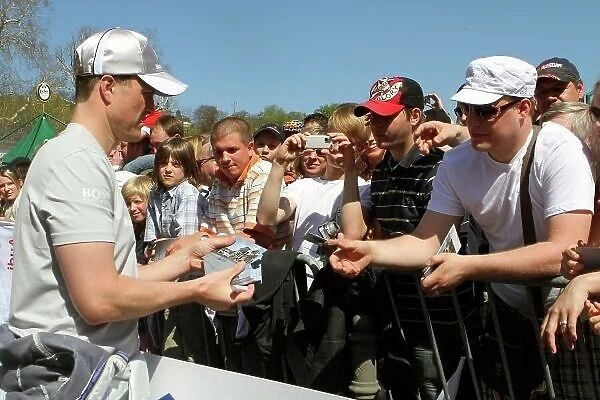 DTM. Ralf Schumacher (GER), Laureus AMG Mercedes, signs autographs.
