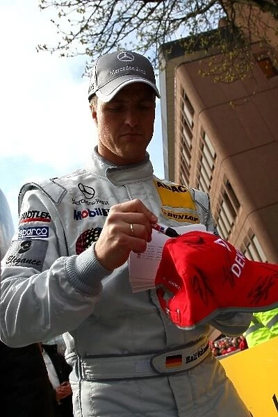 Ralf Schumacher (GER) Mercedes Team Mucke Motorsport, signs autographs for the fans