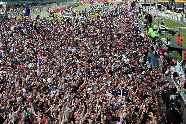 Round 10 - British Grand Prix, Silverstone, Northamptonshire, UK Sunday 10 July 2016. Lewis Hamilton (GBR) Mercedes World Copyright: Jakob Ebrey / LAT Photographic