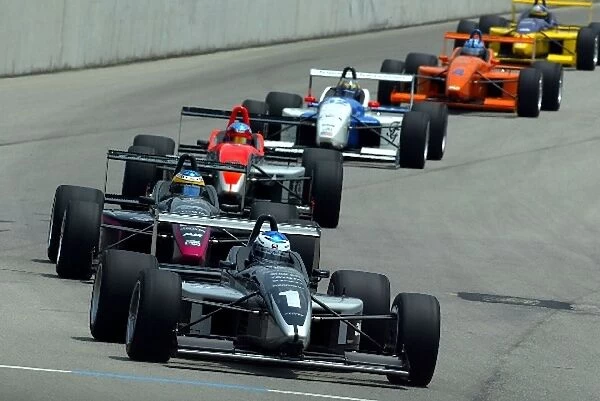 Ryan Hunter-Reay leads the field at the Toyota Atlantic race at the CART Grand Prix of Chicago