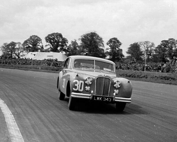 SILVERSTONE 10 MAY 1952 DAILY EXPRESS MEETING STIRLING MOSS DRIVING A JAGUAR IN THE