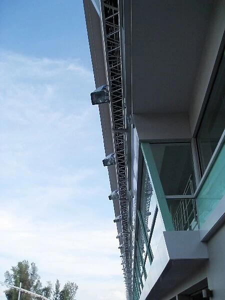 Singapore Circuit Construction: Pitlane lighting