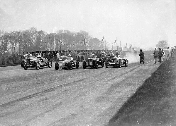 The Start of the Race Coronation Trophy, Donington 1937 World LAT Photographic Ref: 807 / 33