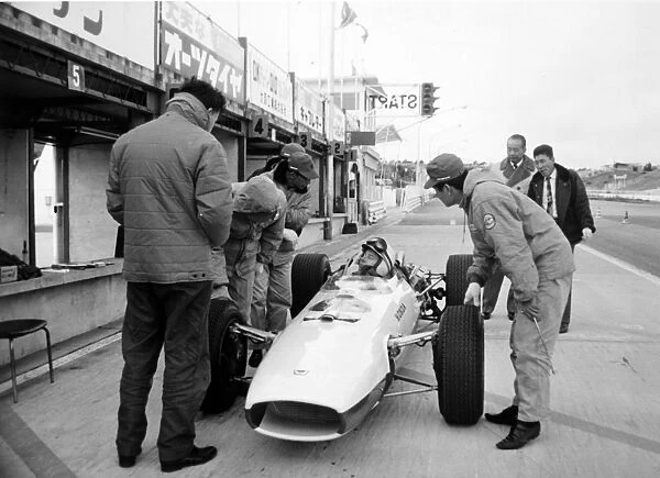 Suzuka, Japan. 7th December 1966: John Surtees tests the new Honda RA273