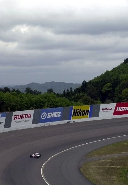 Tony Kanaan rounds turn four on his way to second fastest in qualifying for the Bridgestone Potenza 500. Twin Ring Motegi, Motegi, Japan. 27