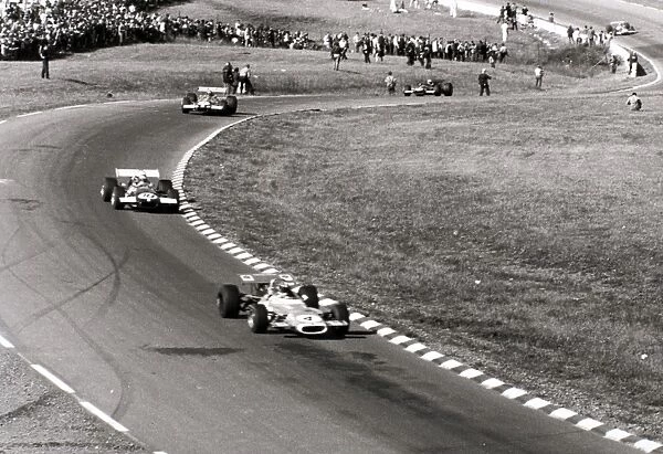 Watkins Glen, United States. 5 October 1969: Jean-Pierre Beltoise, Matra MS80-Ford, retired, leads Piers Courage, Brabham BT26-Ford, 2nd position