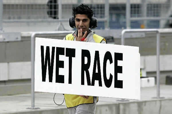 Wet Race! Bahrain F3 Superprix 8th-10th Demceber 2004 World Copyright Jakob Ebrey / LAT Photographic