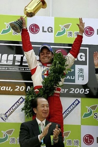 World Touring Car Championship (WTCC). Circuit de Guia, Macau. 16-20th November 2005. Race 1 winner Augusto Farfus Jr (Alfa Romeo Team Autodelta 156Gta) 1st position. Podium. World Copyright: Photo4  /  LAT Photographic. Ref: farfus44