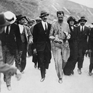 1907 Targa Florio - Felice Nazzaro: Felice Nazzaro after winning 1907 race, with group of people