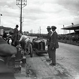 1924 French Grand Prix. Lyon, France. 3rd August 1924. Kenelm Lee Guinness, Sunbeam, retired, pit stop for fuel, action. World Copyright: LAT Photographic. ref