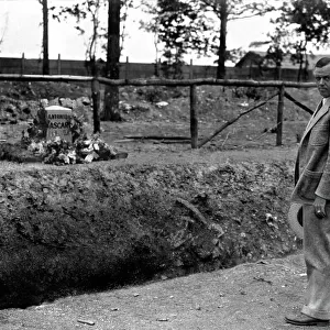 1925 Antonio Ascari Memorial. Montlhery, France. Tommy Milton, 2 time Indianapolis 500 winner, visits the memorial of Antonio Ascari who was killed leading the 1925 French Grand Prix, portrait. World Copyright: LAT Photographic