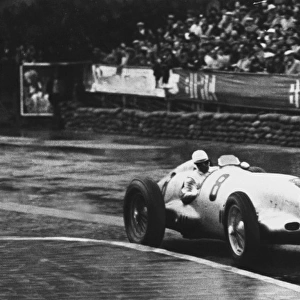 1936 Monaco Grand Prix - Rudolf Caracciola: Rudolf Caracciola, Mercedes-Benz W25, 1st position, action