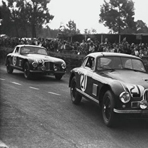 1950 Le Mans 24 hours: Charles Brackenbury / Reg Parnell, 6th position, leads George Abecassis / Lance Macklin, 5th position, action