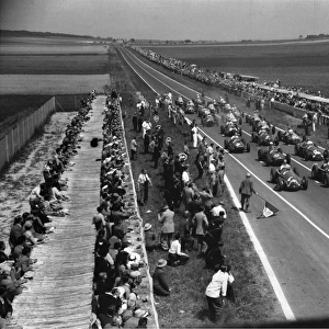 1951 French Grand Prix - Start: Juan Manuel Fangio, Giuseppe Farina and Alberto Ascari on the front row