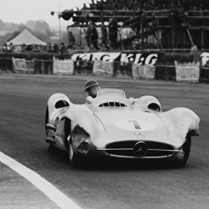1954 British Grand Prix: Juan Manuel Fangio 4th position, action