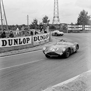 1956 Le Mans 24 hours: Tony Brooks / Reg Parnell leads Gerard Laureau / Paul Armagnac. Laureau / Armagnac finished in 10th position