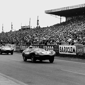 1957 Le Mans 24 hours: Ron Flockhart / Ivor Bueb, 1st position, leads Ninian Sanderson / Jock Lawrence, 2nd position, action