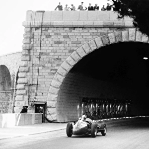1958 Monaco Grand Prix - Luigi Musso: Luigi Musso, Ferrari Dino 246, 2nd position, enters the tunnel, action