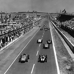 1959 French Grand Prix - Start: Tony Brooks, #24, 1st position, and Jack Brabham, , 3rd position, lead at the start. Phil Hill, , 2nd position