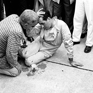 1959 United States Grand Prix: Jack Brabham collapsed after pushing his Cooper T51-Climax across the line to finish 4th and clinch the World