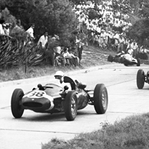 1960 Buenos Aires Grand Prix: Maurice Trintignant, 1st position, leads Dan Gurney, 2nd position, with Carlos Menditeguy, retired, action