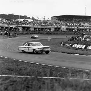 1963 British Saloon Car Championship: Jim Clark, 1st position, action