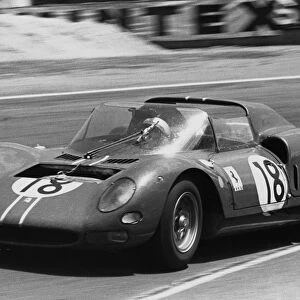 1965 Le Mans 24 Hours: Nino Vaccarella / Pedro Rodriguez, 7th position, action