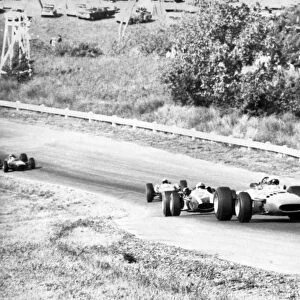 1966 United States Grand Prix: Lorenzo Bandini, retired, leads John Surtees, 3rd position, action