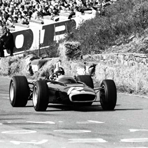 1967 Belgian Grand Prix. Spa-Francorchamps, Belgium. 18 June 1967. Mike Spence, BRM P83, 5th position, action. World Copyright: LAT Photographic Ref: Autosport b&w print